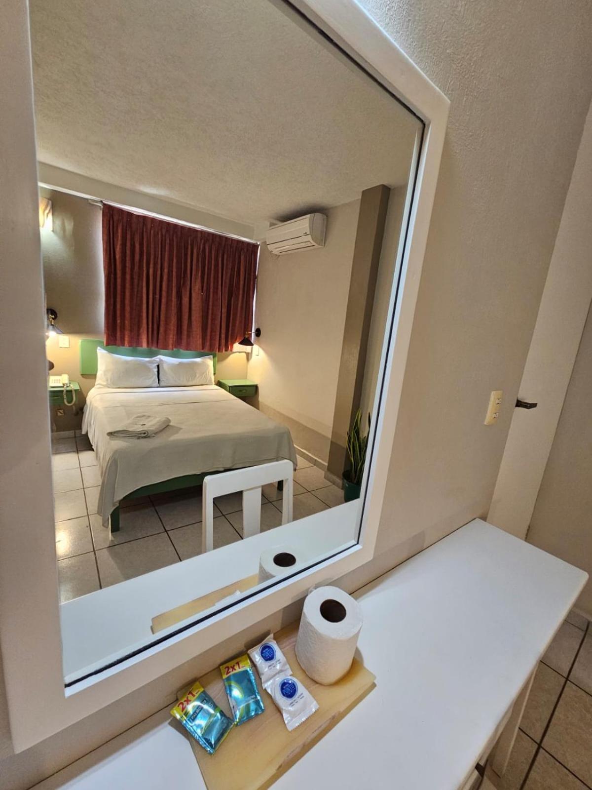 Hotel Punto Poza Rica Exteriör bild