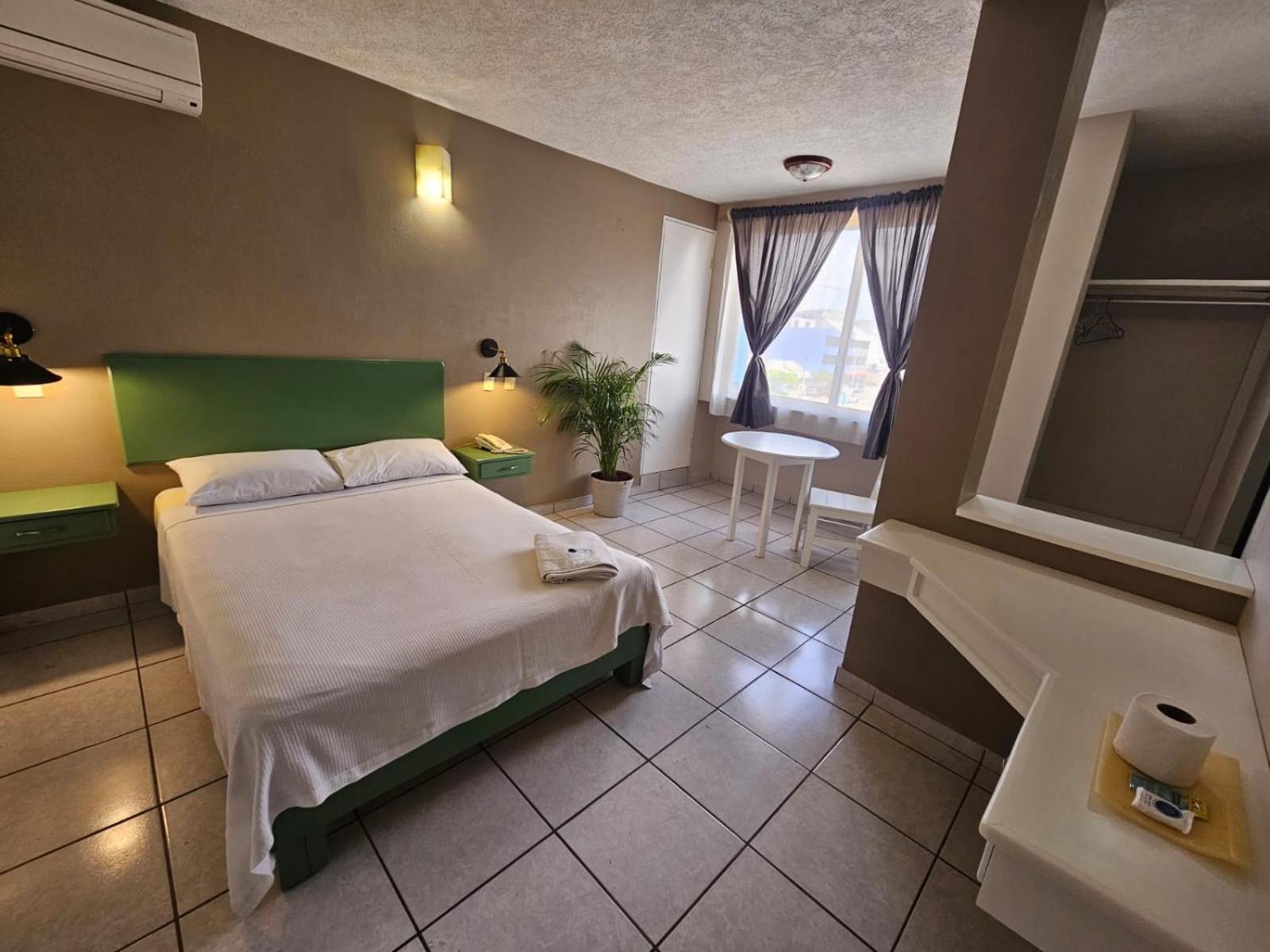 Hotel Punto Poza Rica Exteriör bild