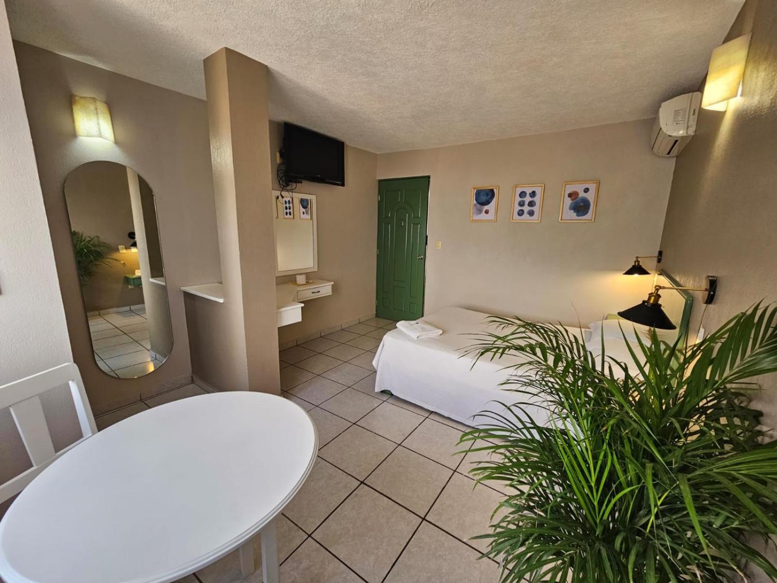 Hotel Punto Poza Rica Exteriör bild