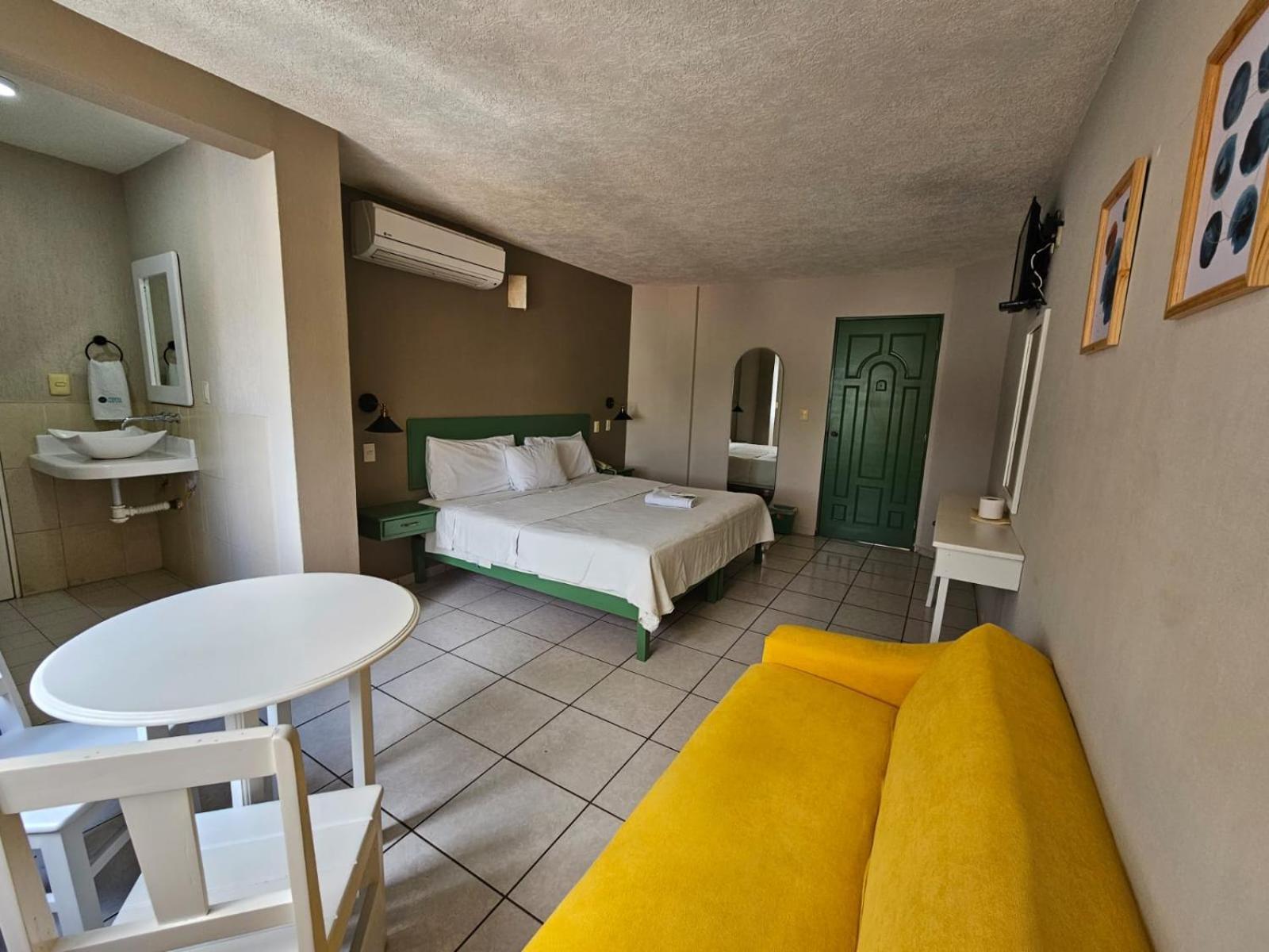 Hotel Punto Poza Rica Exteriör bild